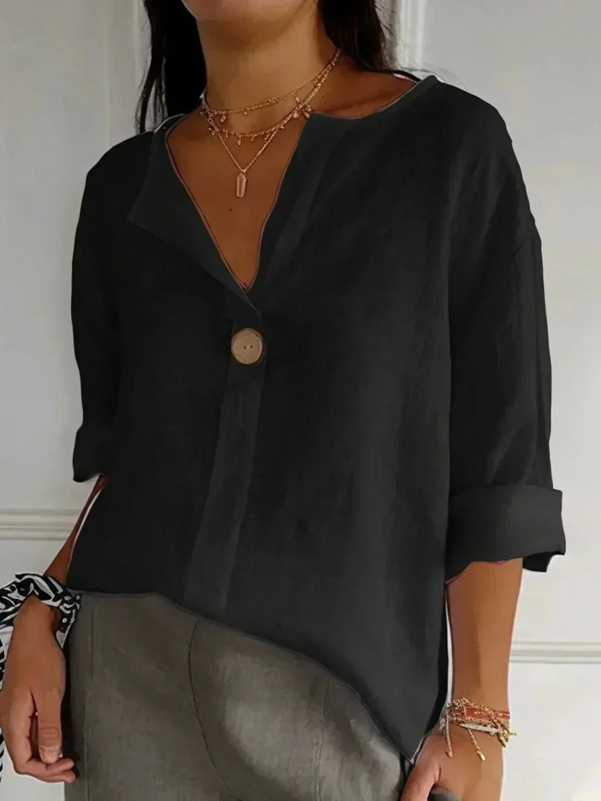 Zamma | Relaxed V-Neck Top – Black | The Bellemont Sisters Australia
