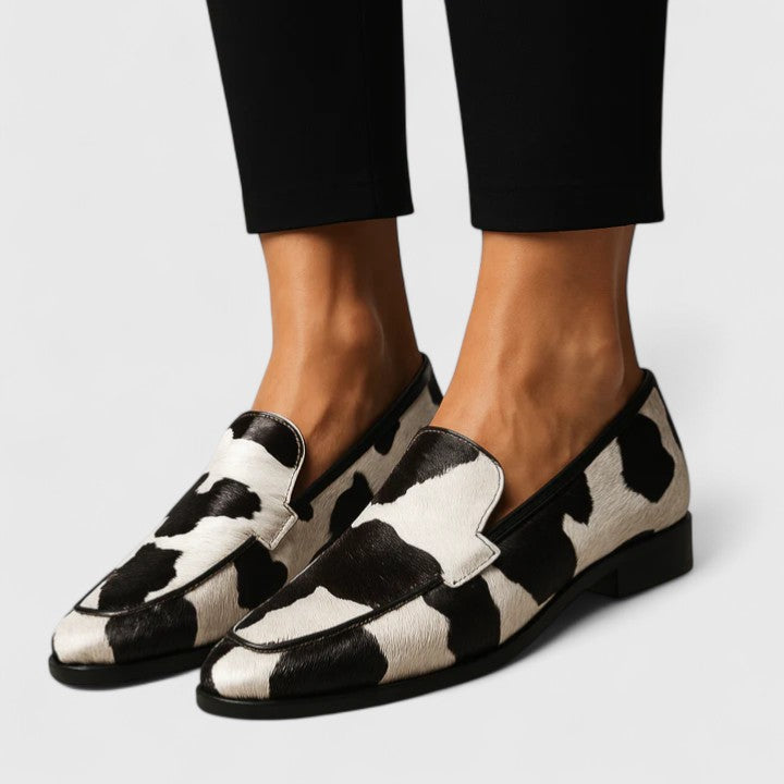 Quinzee | Cushioned Elegance Loafers – Black and White | The Bellemont Sisters Australia