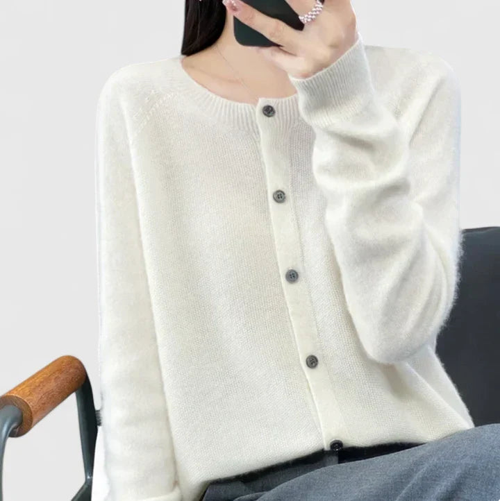 Lyxandria | Comfortable Cardigan – White | The Bellemont Sisters Australia